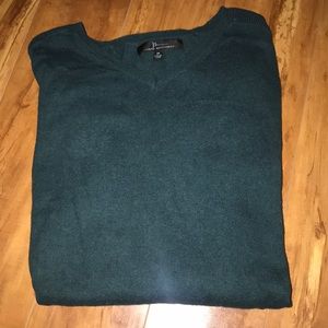 Hunter green v-neck cashmere cotton material